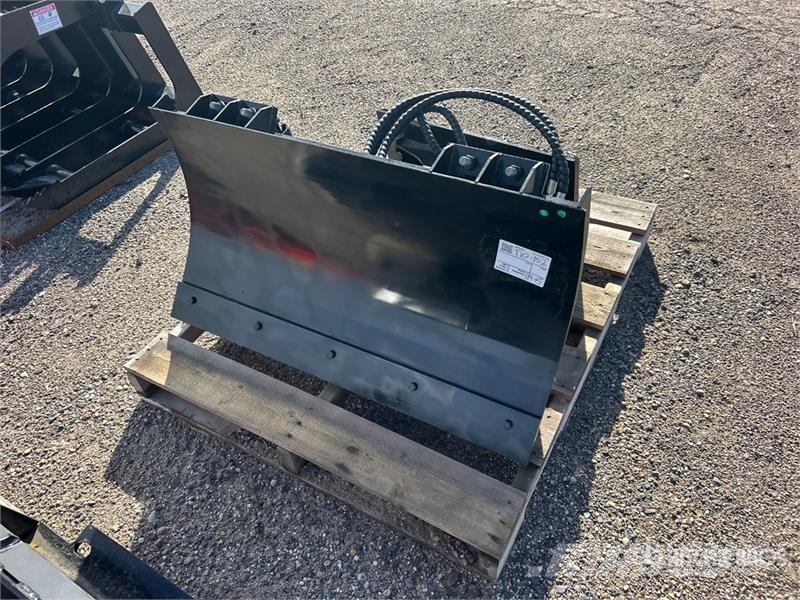 39 in Mini Skid Steer Dozer (Unused) Lemiesze