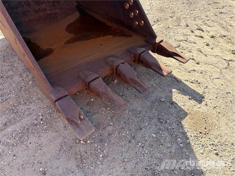 42 in Digging Excavator Bucket Baldes