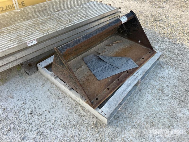  42 in General Purpose Mini Skid Steer Bucket Bakken