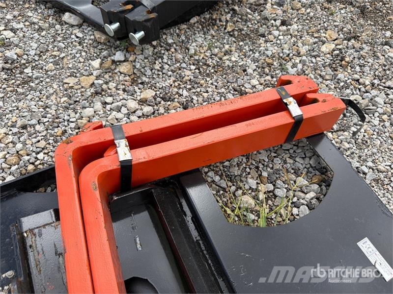  42 in Skid Steer Forks (Unused) Δικράνες