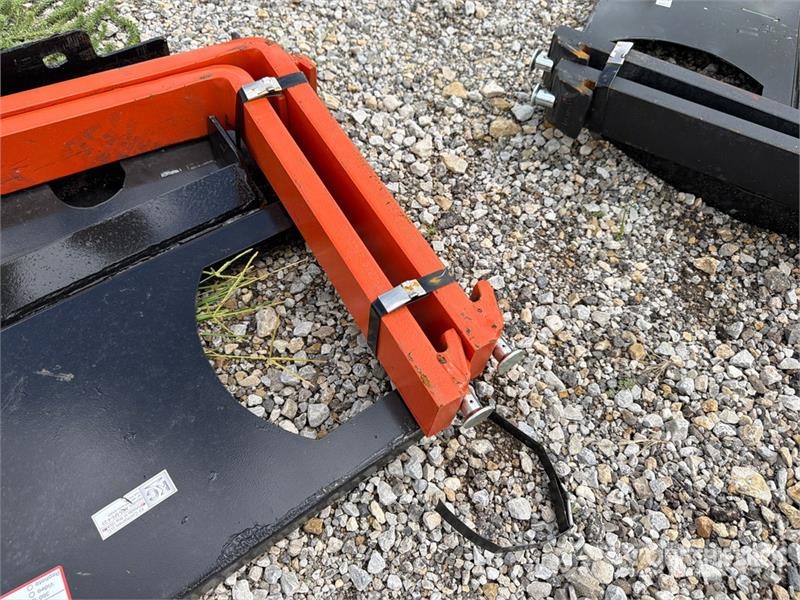 42 in Skid Steer Forks (Unused) Δικράνες