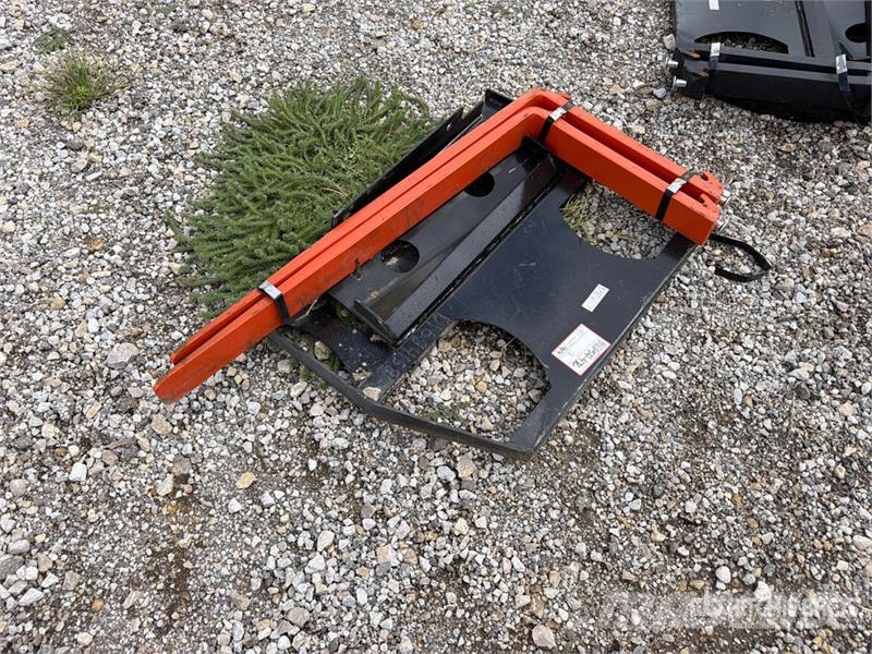  42 in Skid Steer Forks (Unused) Δικράνες
