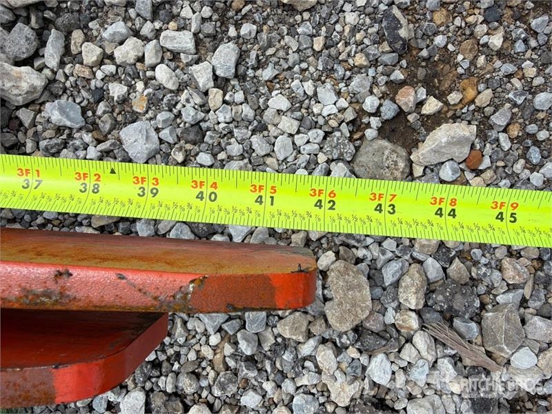  42 in Skid Steer Forks (Unused) Δικράνες
