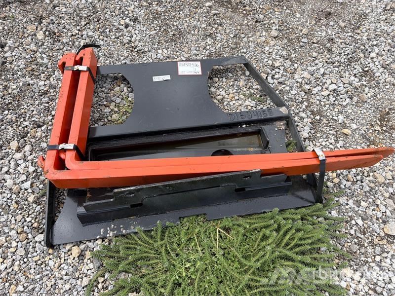  42 in Skid Steer Forks (Unused) Δικράνες