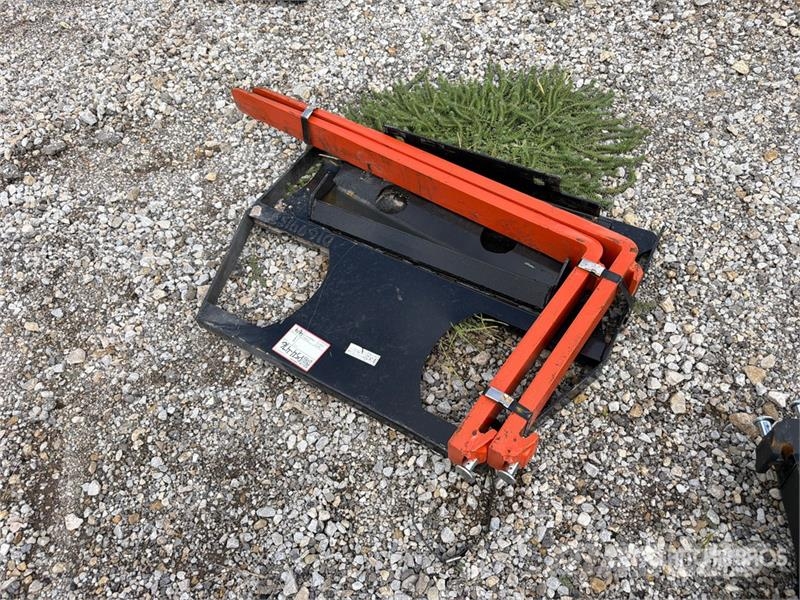  42 in Skid Steer Forks (Unused) Δικράνες