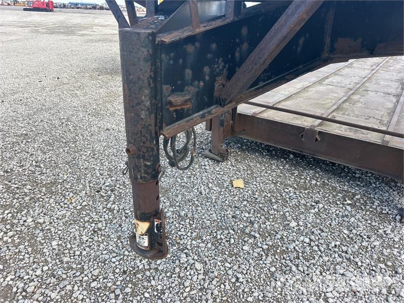 48 ft Tri/A Gooseneck Equipment Trailer 車両運搬用トレーラー
