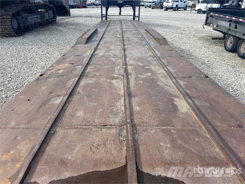 48 ft Tri/A Gooseneck Equipment Trailer 車両運搬用トレーラー