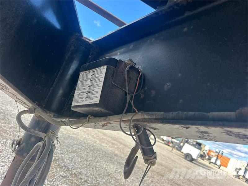 48 ft Tri/A Gooseneck Equipment Trailer 車両運搬用トレーラー