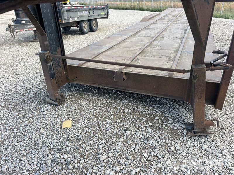 48 ft Tri/A Gooseneck Equipment Trailer 車両運搬用トレーラー