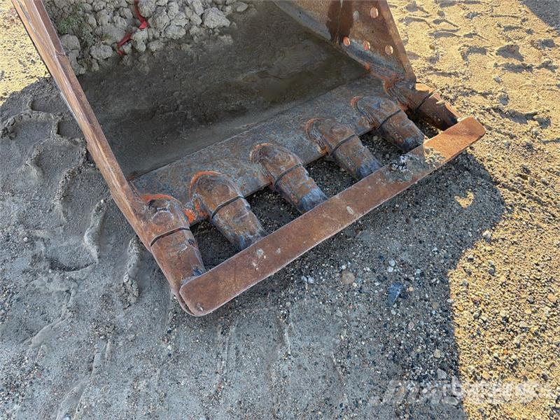 48 in Cleanup Excavator Bucket Ковши