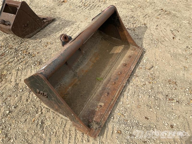 48 in Cleanup Tag Excavator Bucket - Fits Takeuchi Cucharones