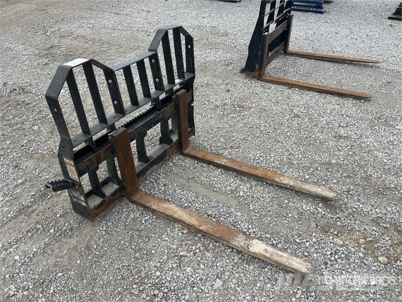 48 in Skid Steer Forks Garfos