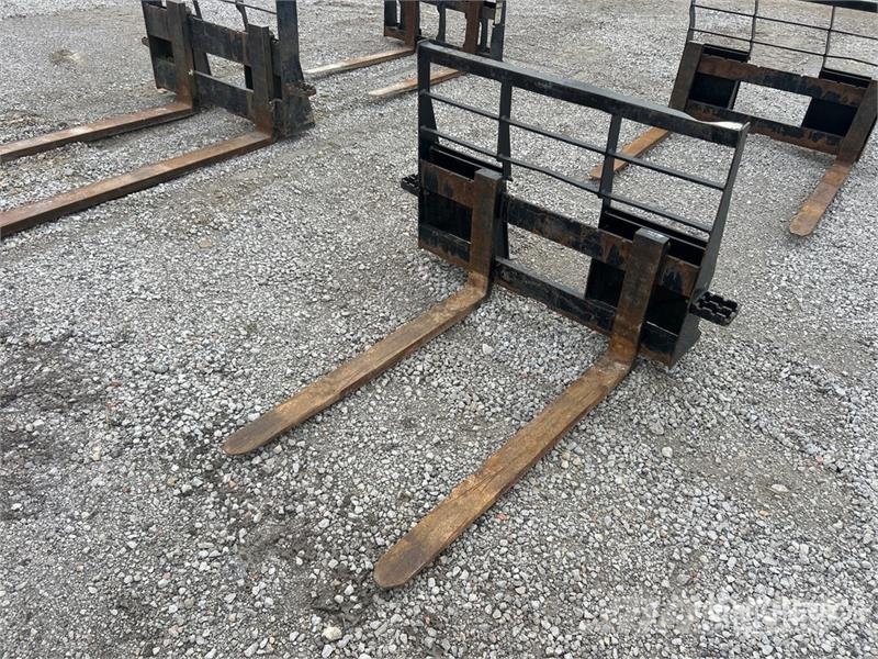 48 in Skid Steer Forks Garfos