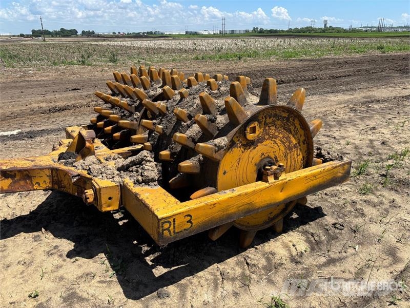  48 in x  in Pull Behind Compactor 牽引式ローラ