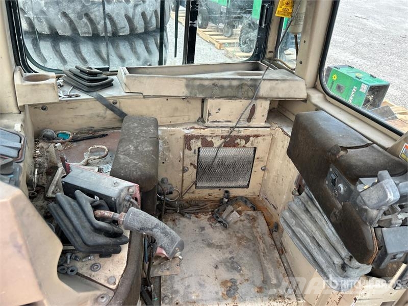 5 ft 7 in Cab - Fits Cat D10 Кабины