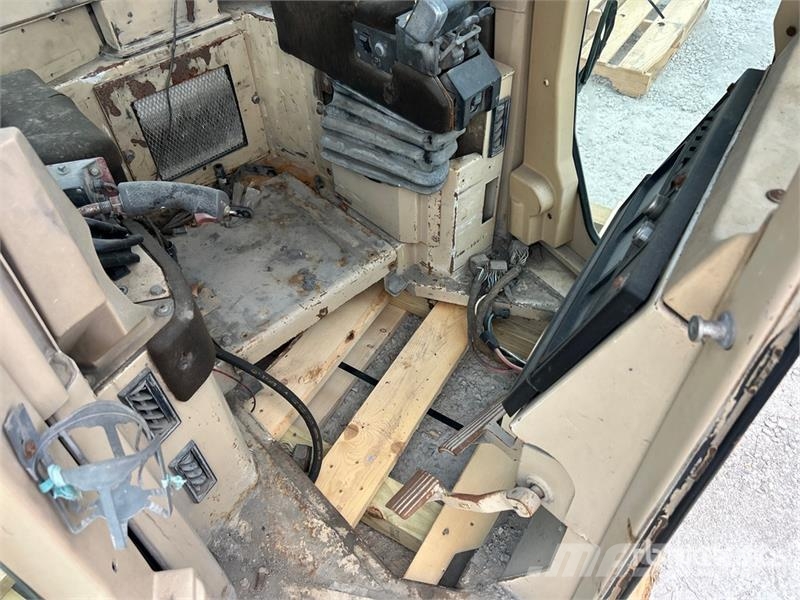 5 ft 7 in Cab - Fits Cat D10 Кабины