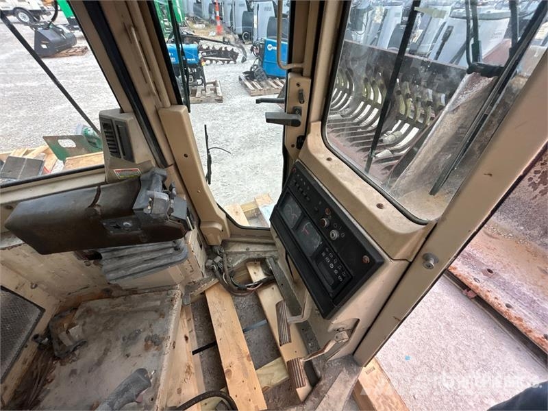 5 ft 7 in Cab - Fits Cat D10 Кабины