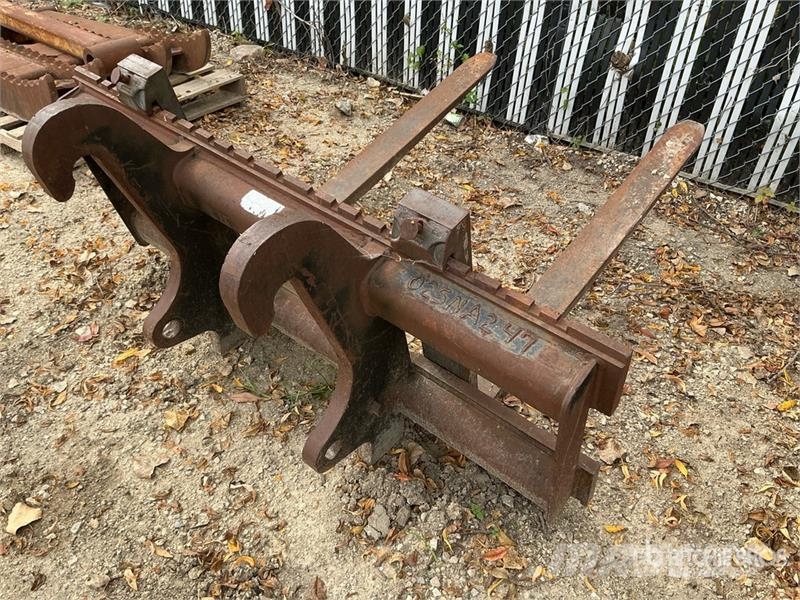  54 in Backhoe Forks - Fits CAT Backhoe Horquillas