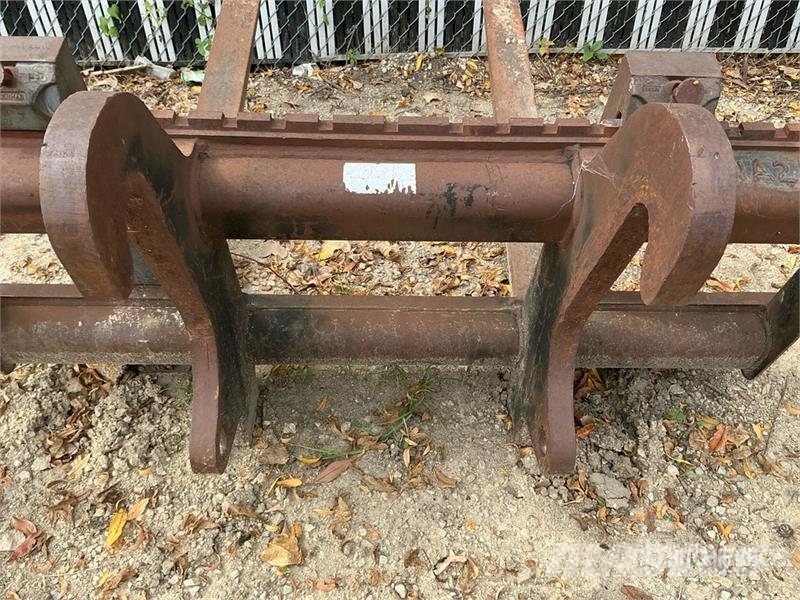  54 in Backhoe Forks - Fits CAT Backhoe Horquillas