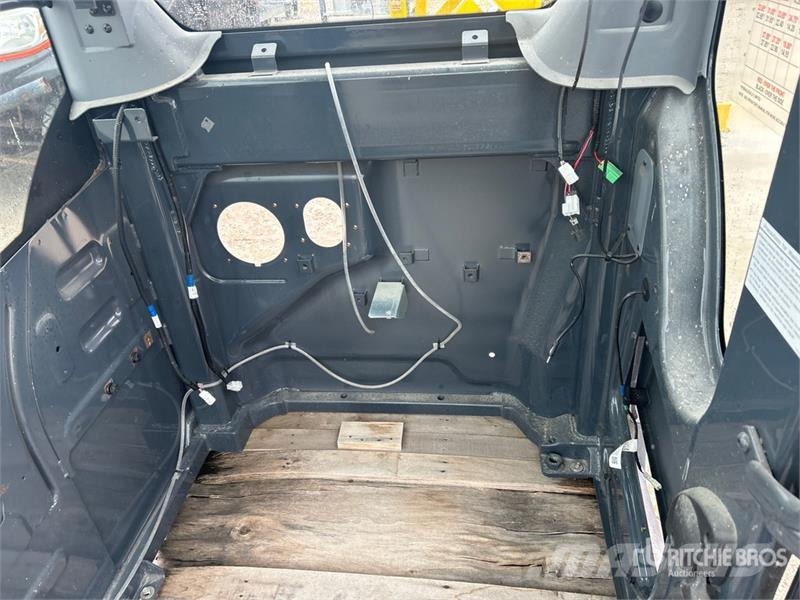 6 ft John Deere Excavator Cab 駕駛室與內部