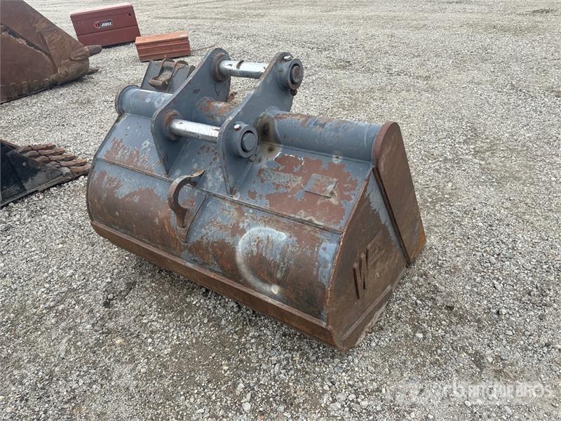 60 in Cleanup Excavator Bucket Lopaty