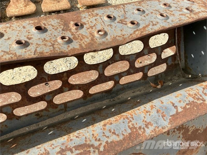  60 in General Purpose Skid Steer Bucket - Fits Mus Cucharones
