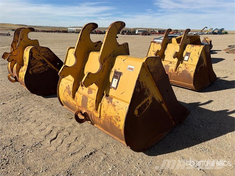  70 in Digging Excavator Bucket - Fits Cat 336 Baldes