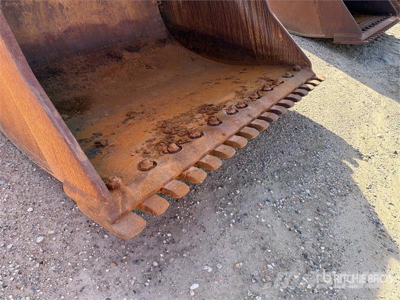  70 in Digging Excavator Bucket - Fits Cat 336 Baldes