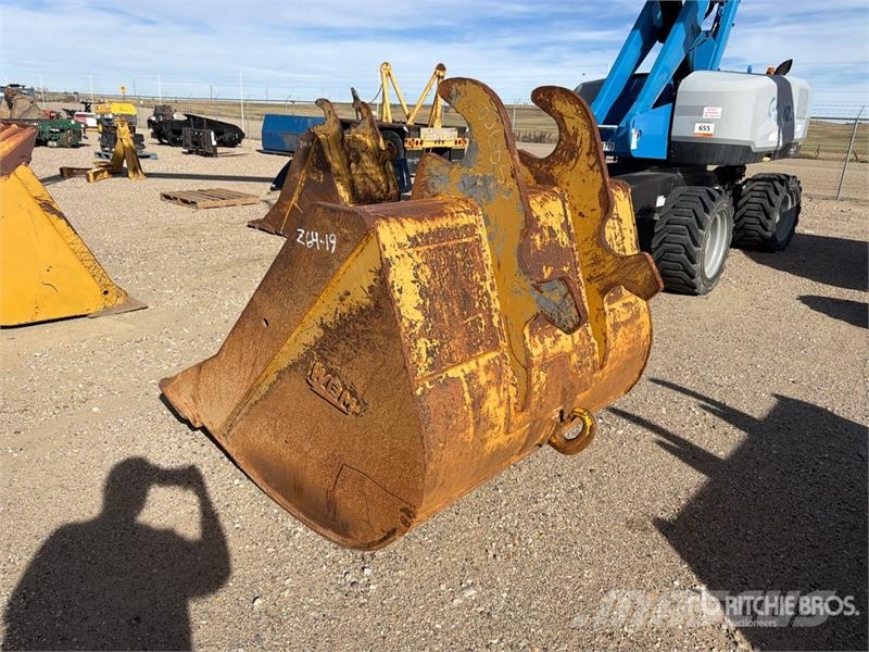  70 in Digging Excavator Bucket - Fits Cat 336 Baldes