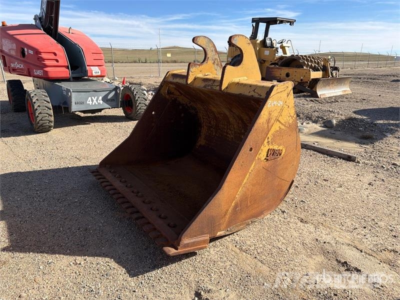  70 in Digging Excavator Bucket - Fits Cat 336 Baldes
