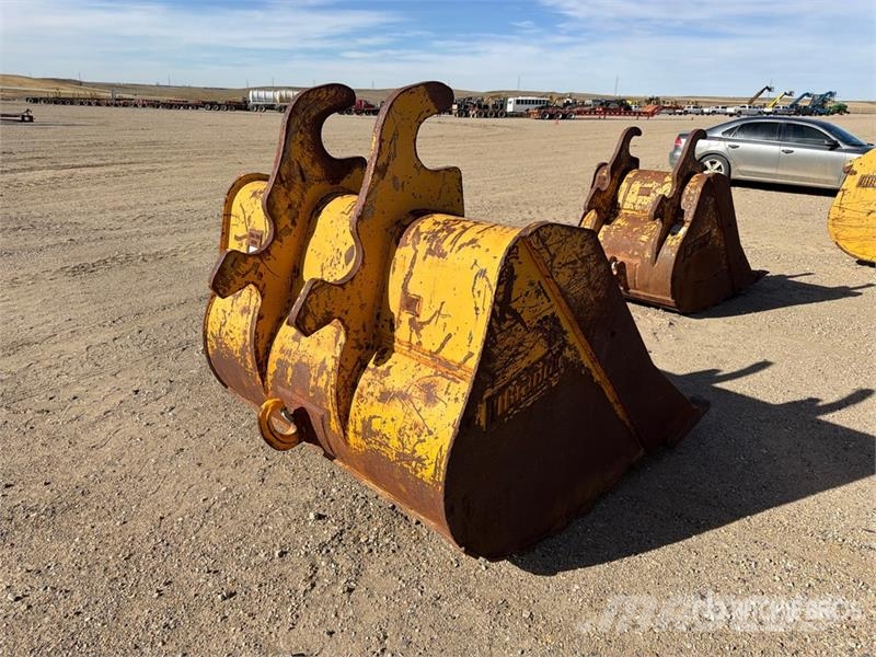  70 in Digging Excavator Bucket - Fits Cat 336 Baldes