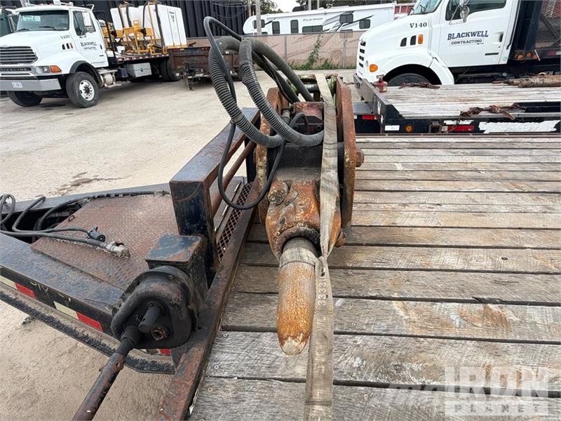  75 in Hydraulic Breaker - Fits John Deere 410 مطارق / كسارات