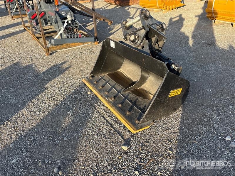  80CL 48 in Tilting Excavator Bucket - Fits Cat 307 Schaufeln