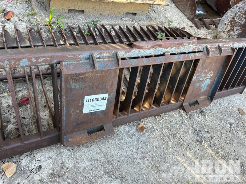84 in Skeleton Skid Steer Bucket Baldes