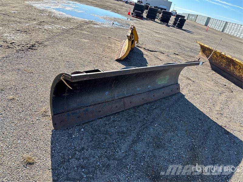 9 ft 2 Way Snow Plow Снежные отвалы и плуги