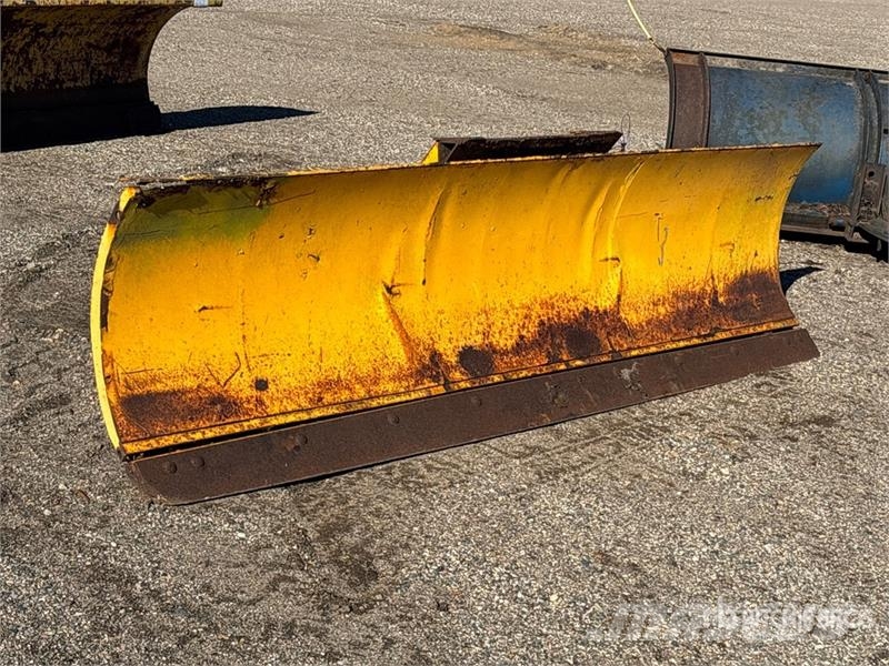 9 ft Snow Plow Снежные отвалы и плуги