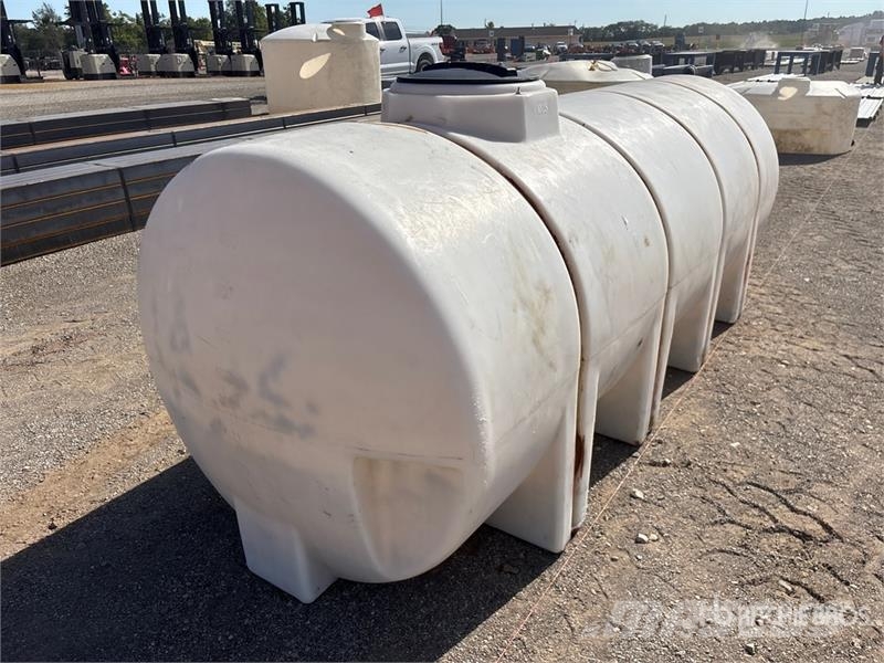 900 gal Water Tank Fuel and additive tanks