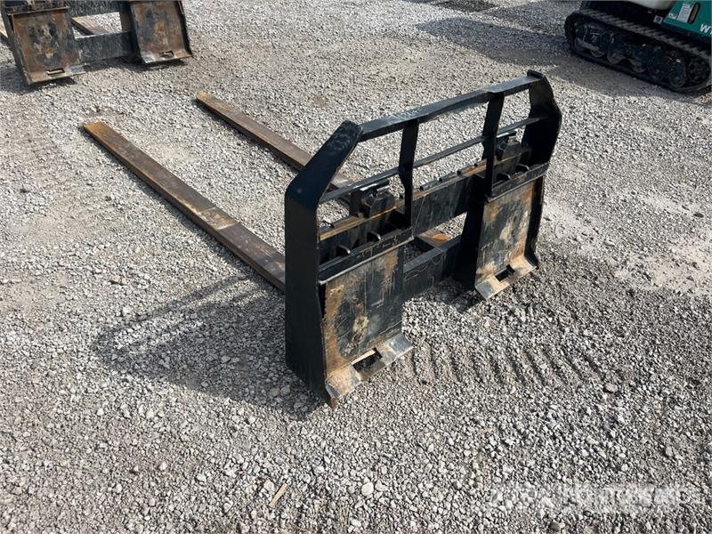 96 in Skid Steer Forks Fourche