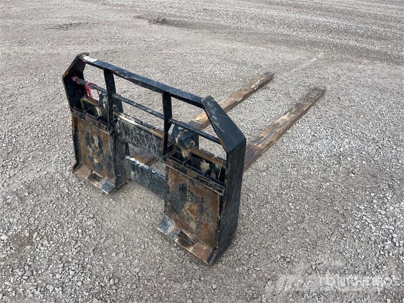 96 in Skid Steer Forks Fourche