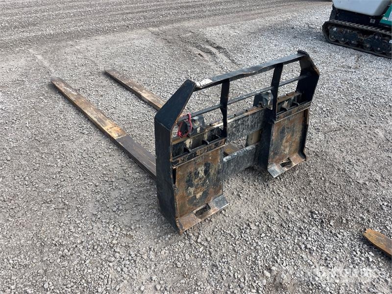 96 in Skid Steer Forks Fourche