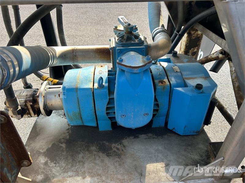ACRO 6000 gal T/A Vacuum Tanker Trailer مقطورات ذات صهاريج