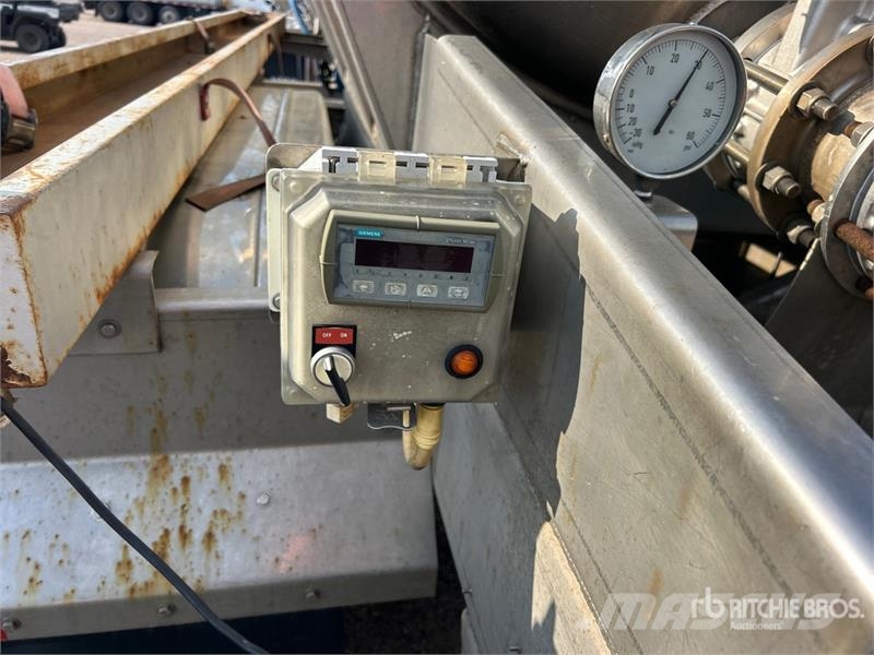 ACRO 6000 gal T/A Vacuum Tanker Trailer مقطورات ذات صهاريج