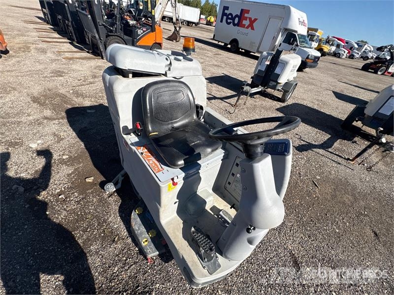 Advance 3820D Ride-On Electric Floor Scrubber Weitere Anhänger