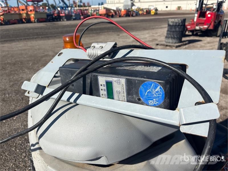 Advance 3820D Ride-On Electric Floor Scrubber Weitere Anhänger