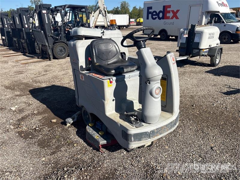 Advance 3820D Ride-On Electric Floor Scrubber Weitere Anhänger