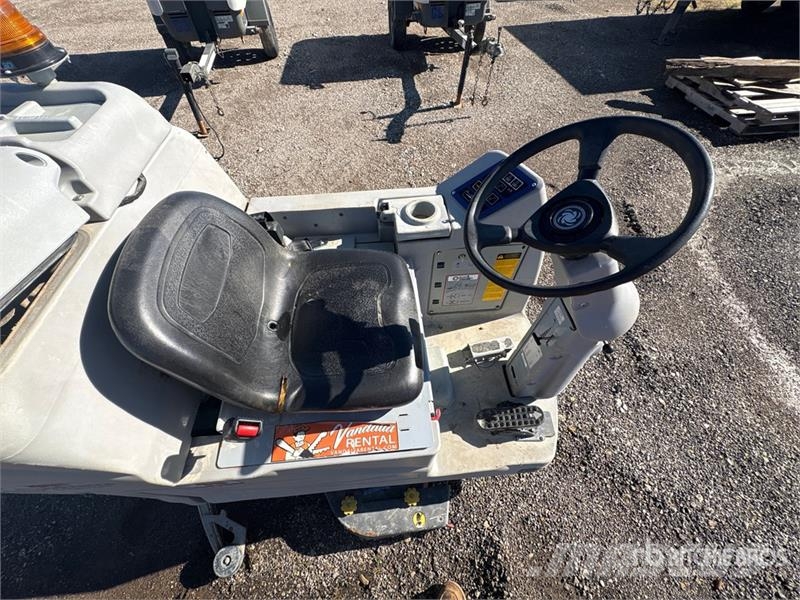 Advance 3820D Ride-On Electric Floor Scrubber Weitere Anhänger