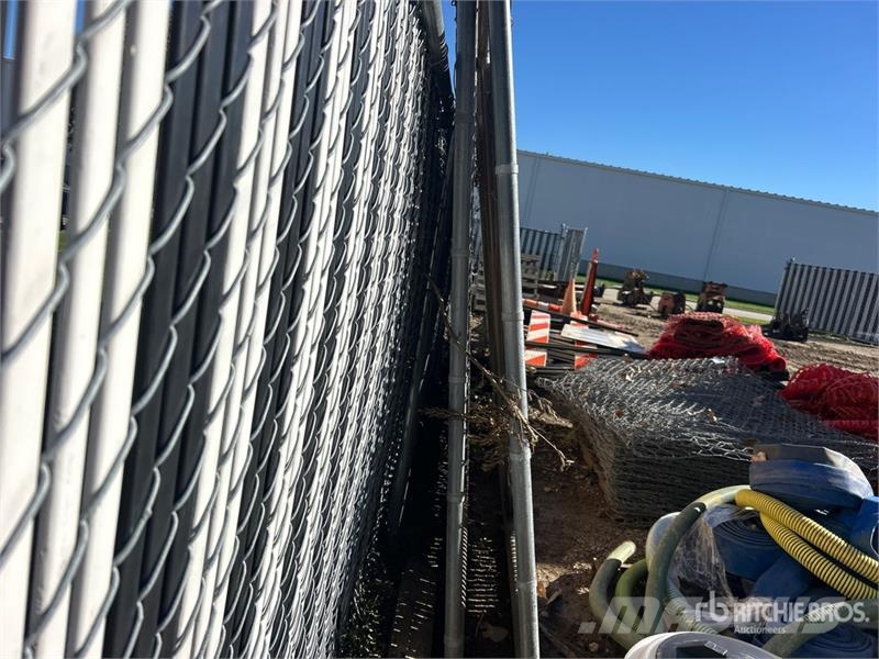 American of (2) American 30 ft x 7 ft 6 in Chain Link Drive ماكينات زراعية - غير ذلك