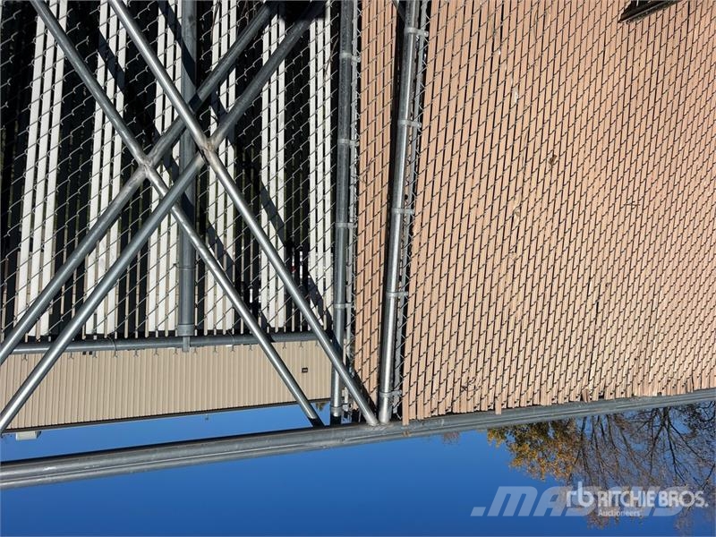 American of (2) American 30 ft x 7 ft 6 in Chain Link Drive ماكينات زراعية - غير ذلك