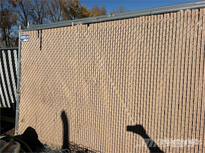American of (2) American 30 ft x 7 ft 6 in Chain Link Drive ماكينات زراعية - غير ذلك