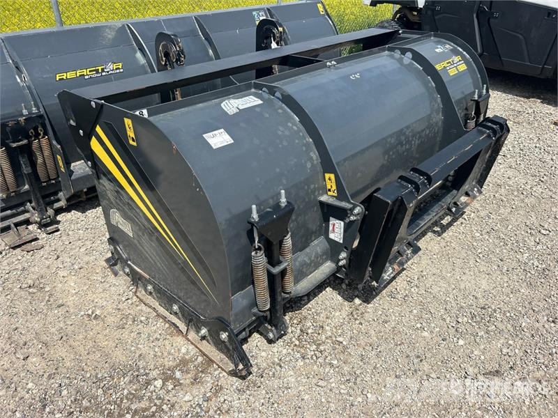 AMI B0500 96 in Skid Steer Snow Pusher Hóeltakarítók